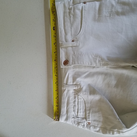 Shorts - Picture 2 of 7